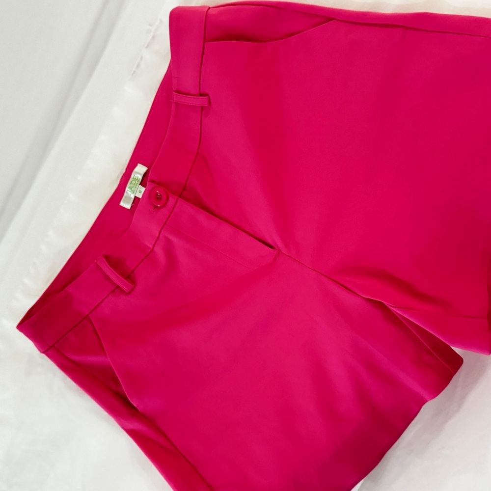 Jade women’s shorts size 6 in excellent condition